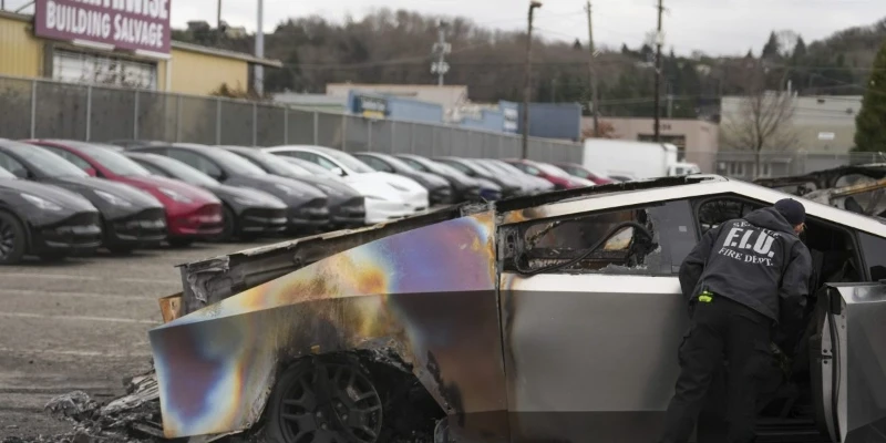 Tesla owners turn to ‘I bought this before we knew Elon was crazy’ bumper stickers to avoid spike in vehicle torchings