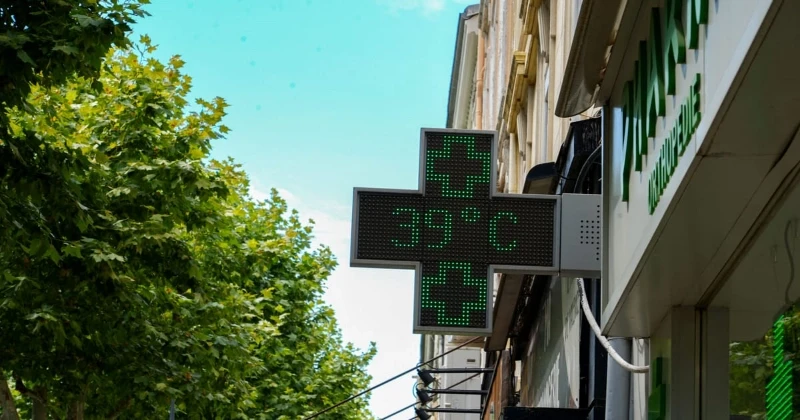 Article from www.politico.eu with the title Lethal heat is Europe’s new climate reality