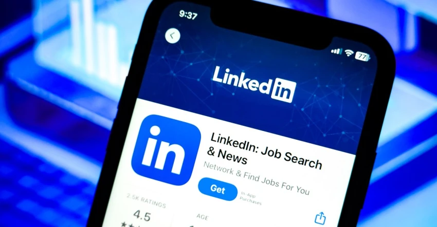 Article from www.theverge.com with the title LinkedIn takes on hiring scams with recruiter verification