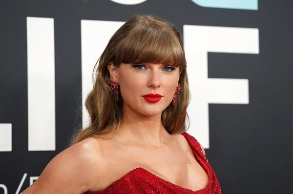 Article from www.wxxv25.com with the title Taylor Swift announces new ‘Eras Tour’ docuseries and concert film for Disney+: How to watch